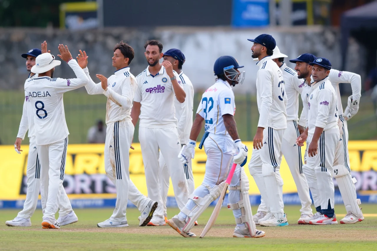 දෙවැනි ටෙස්ට් තරගයේ ශ්‍රී ලංකාව අසීරු අඩියක